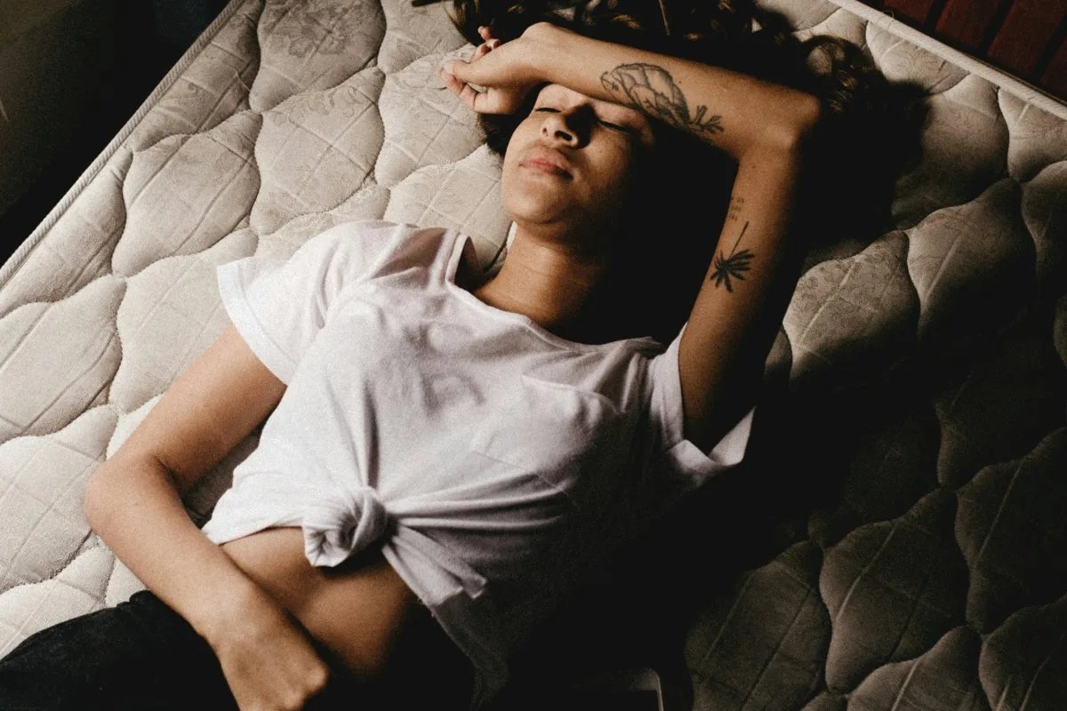 Douleur de l&rsquo;appendicite : de quel côté apparaît-elle en premier ?