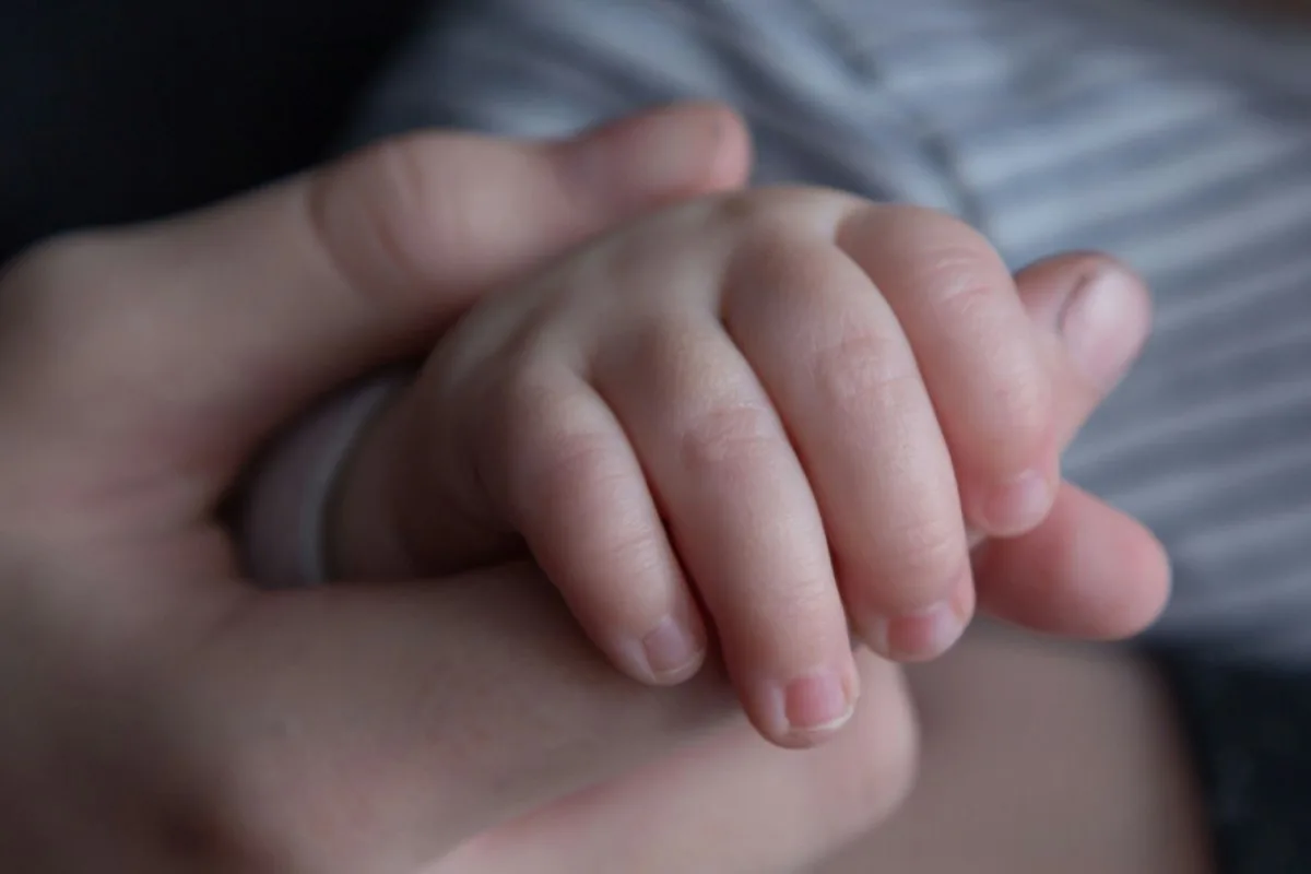 Fièvre bébé : comprendre, surveiller et réagir sereinement