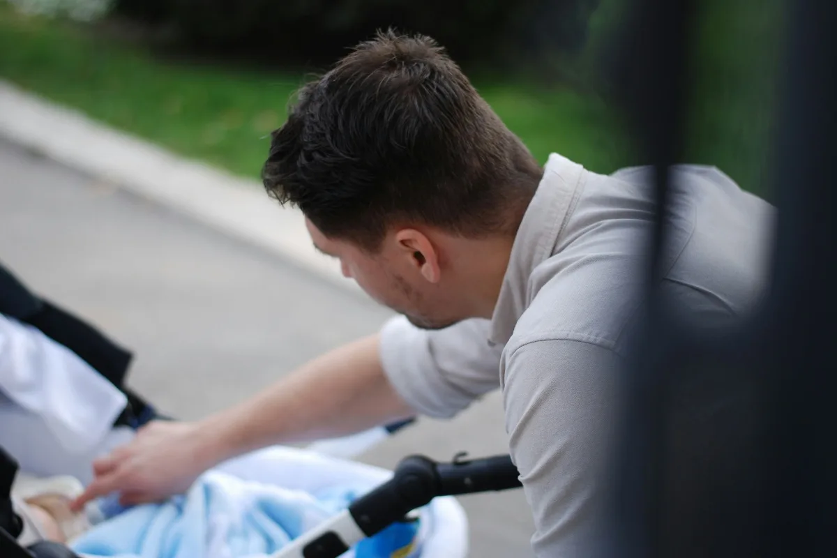 Congé paternité 2026 : durée, droits et démarches