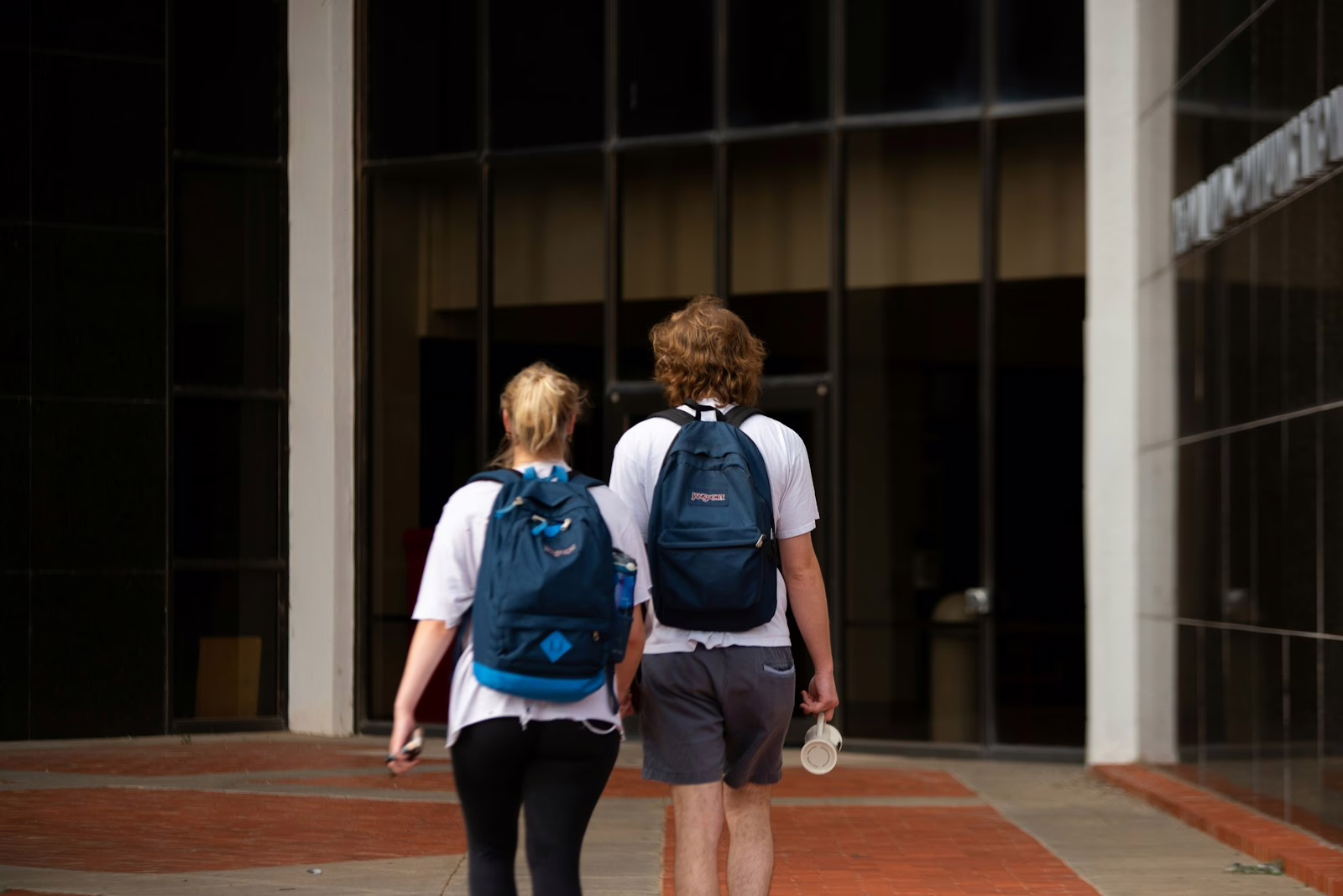 Sac à dos collège 2026 : le comparatif d&rsquo;un père de 4 enfants (Eastpak, Jansport, Kipling, Tann&rsquo;s)