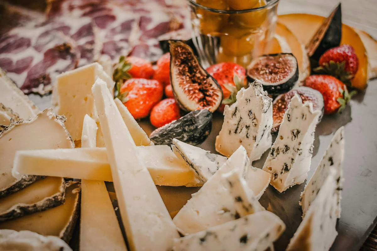 Rappel listeria : ces 8 fromages au lait cru à éviter pour vos enfants et femmes enceintes