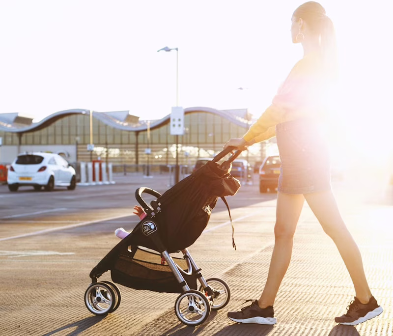 Aide achat poussette CAF 2026 : prime PAJE, prêt équipement bébé