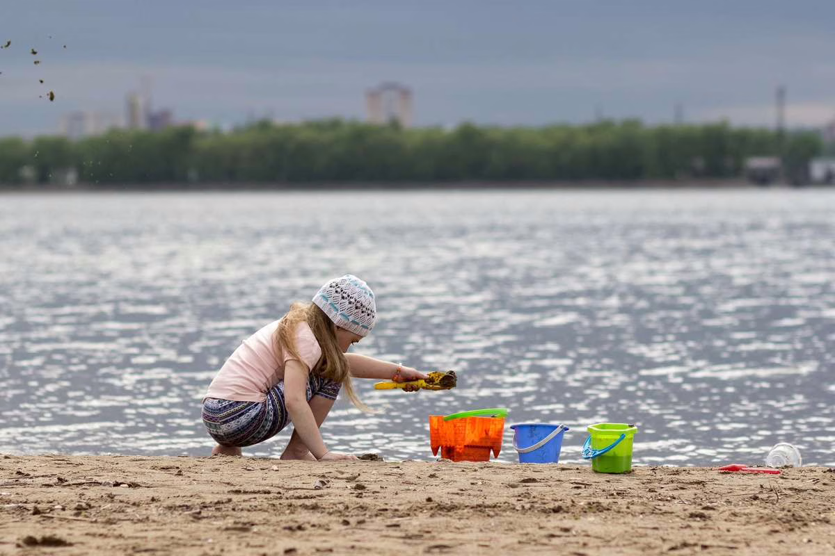 Cyanobactéries en lac, étang ou rivière : le danger méconnu pour vos enfants et votre chien cet été