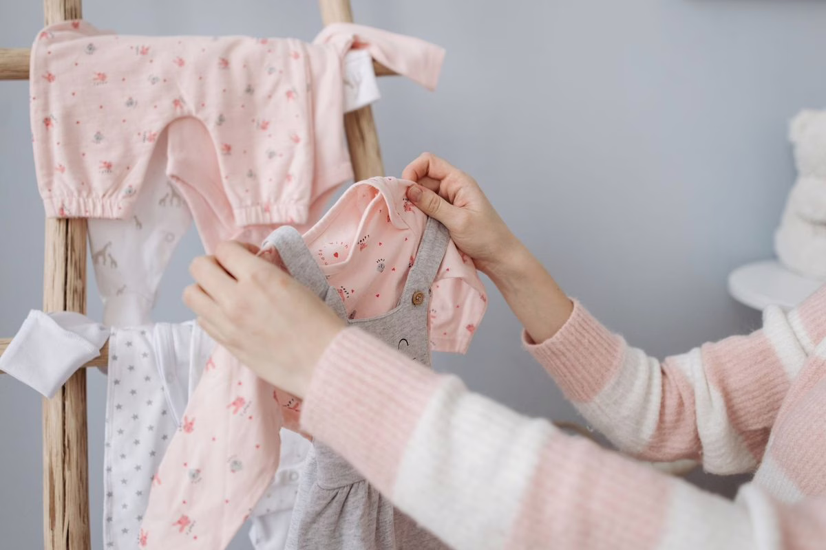 Lessive bébé : comment laver le linge pour éviter irritations et allergies