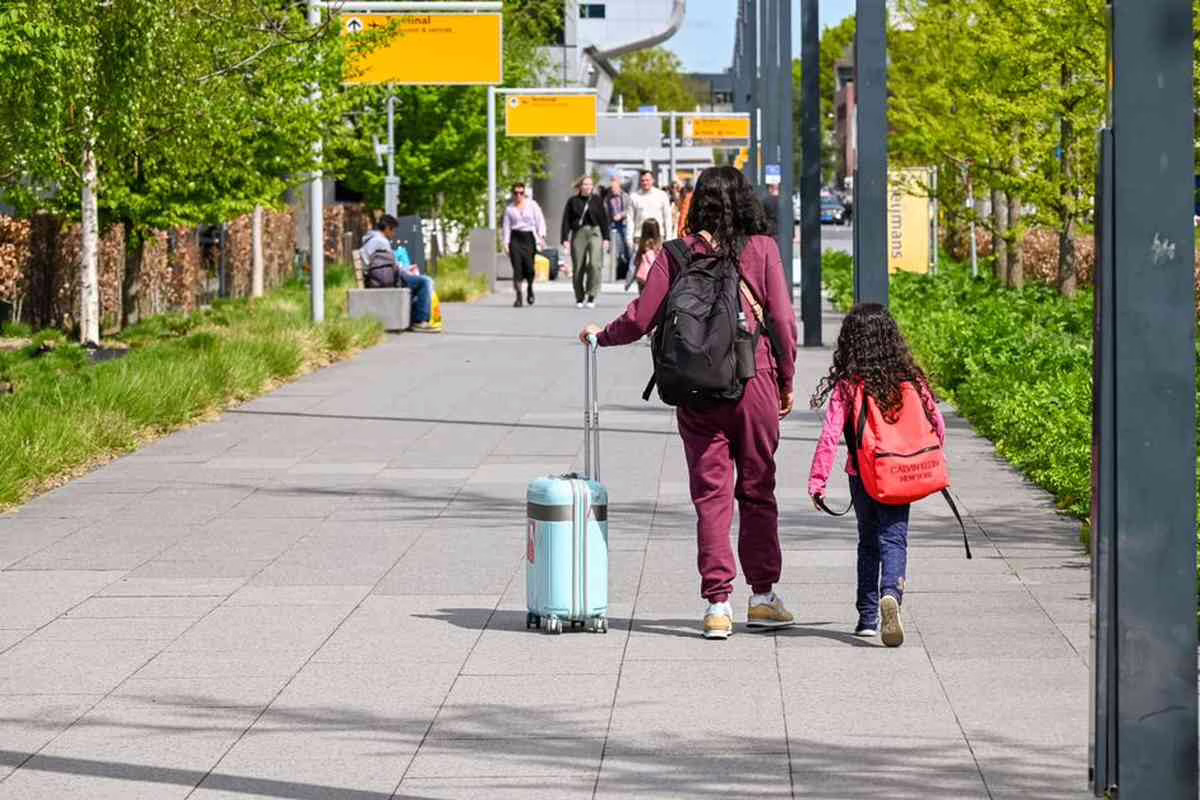 Vacances à l&rsquo;étranger : la carte gratuite à demander avant de partir avec les enfants