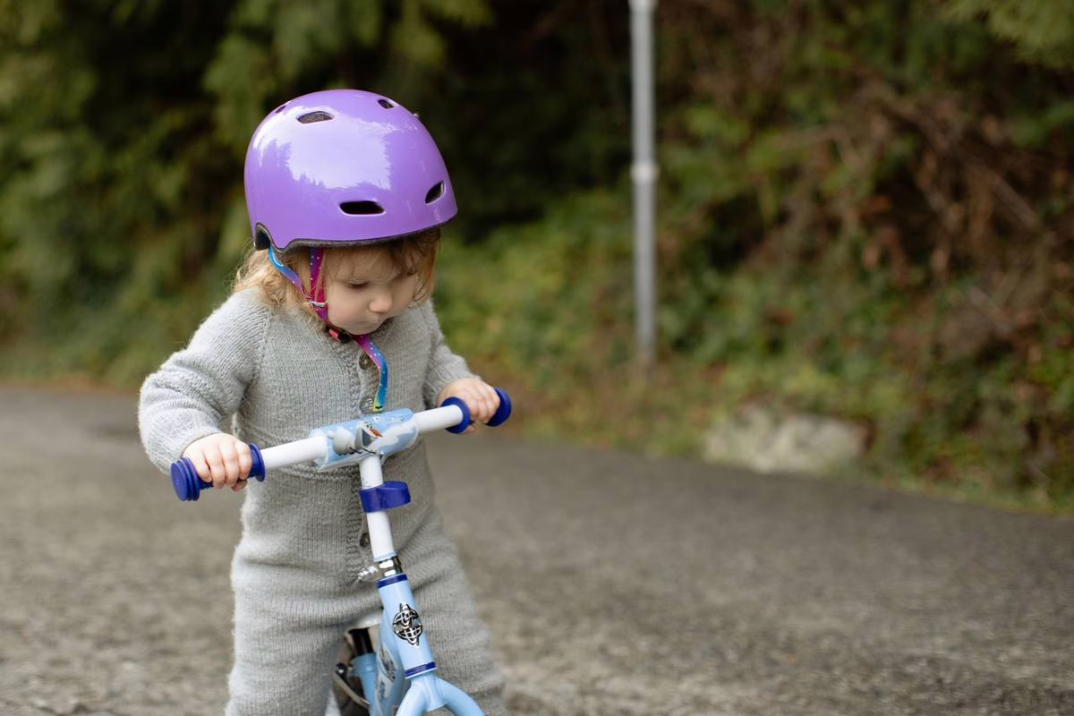 Casque à vélo : ce que risquent les parents quand l&rsquo;enfant n&rsquo;en porte pas