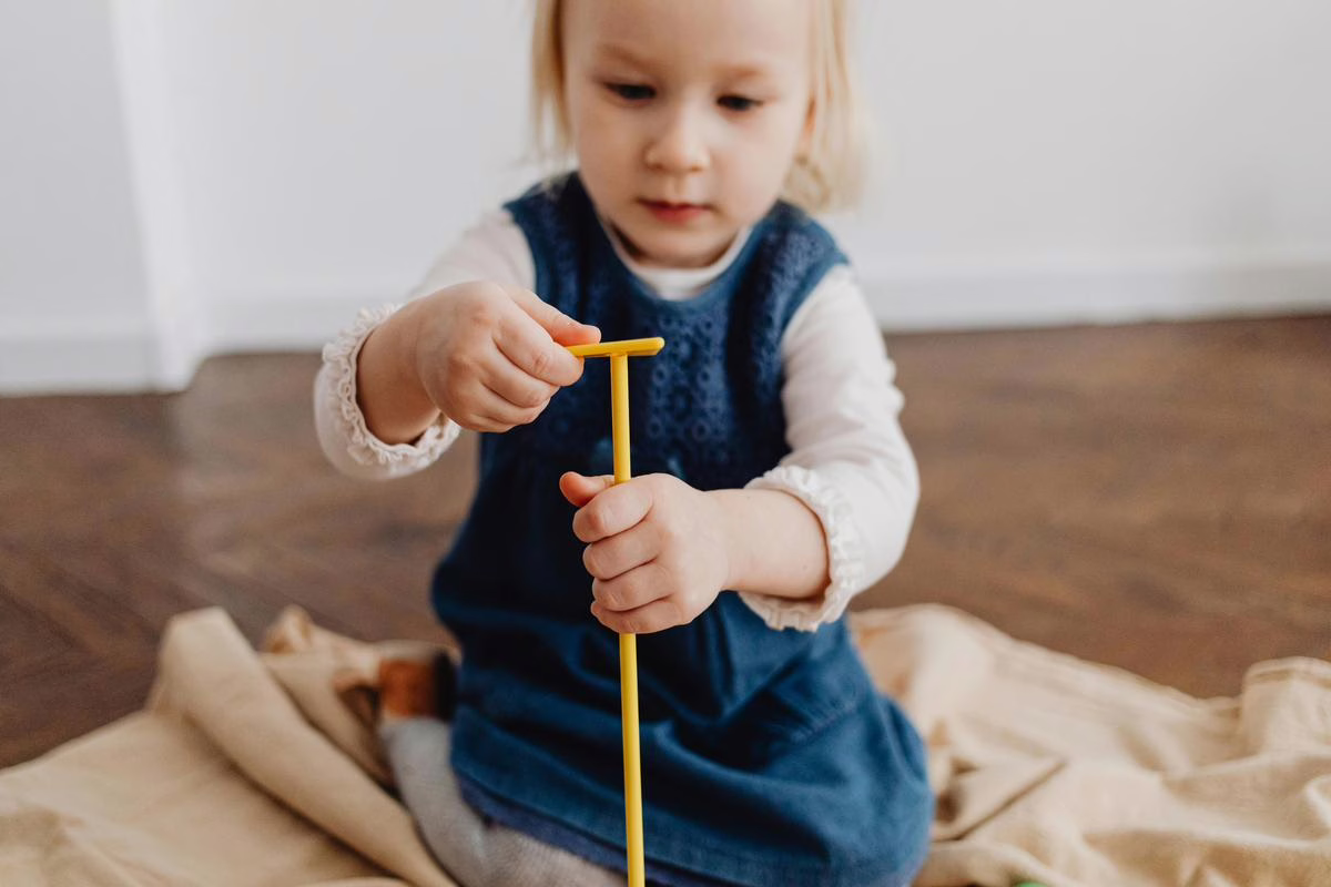 Enfant en bas age joue, garde financee par le CMG 2026