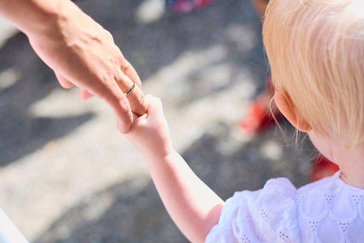 Enfant gravement malade : une nouvelle loi renforce les droits des parents salariés