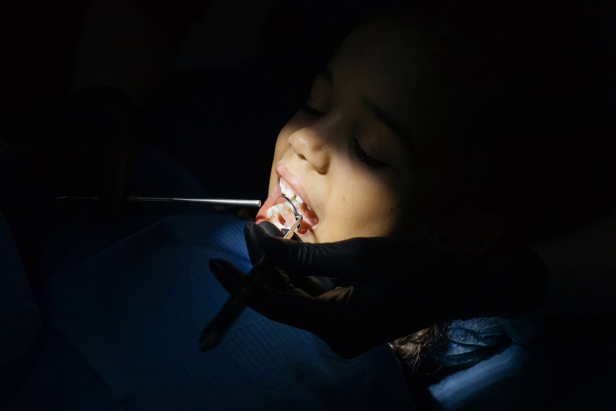 Première visite chez le dentiste : à quel âge emmener son enfant