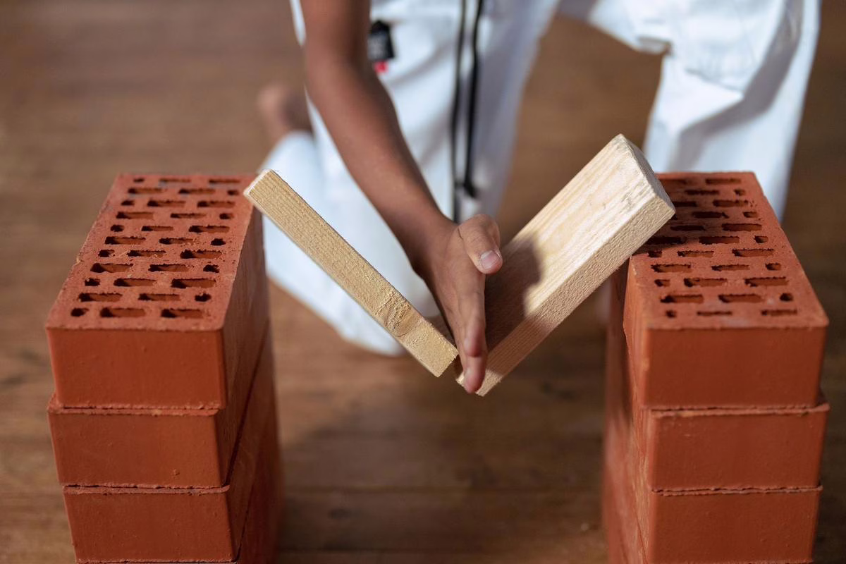 Coffret de jeu de construction en bois pour enfant, du type concerné par un rappel