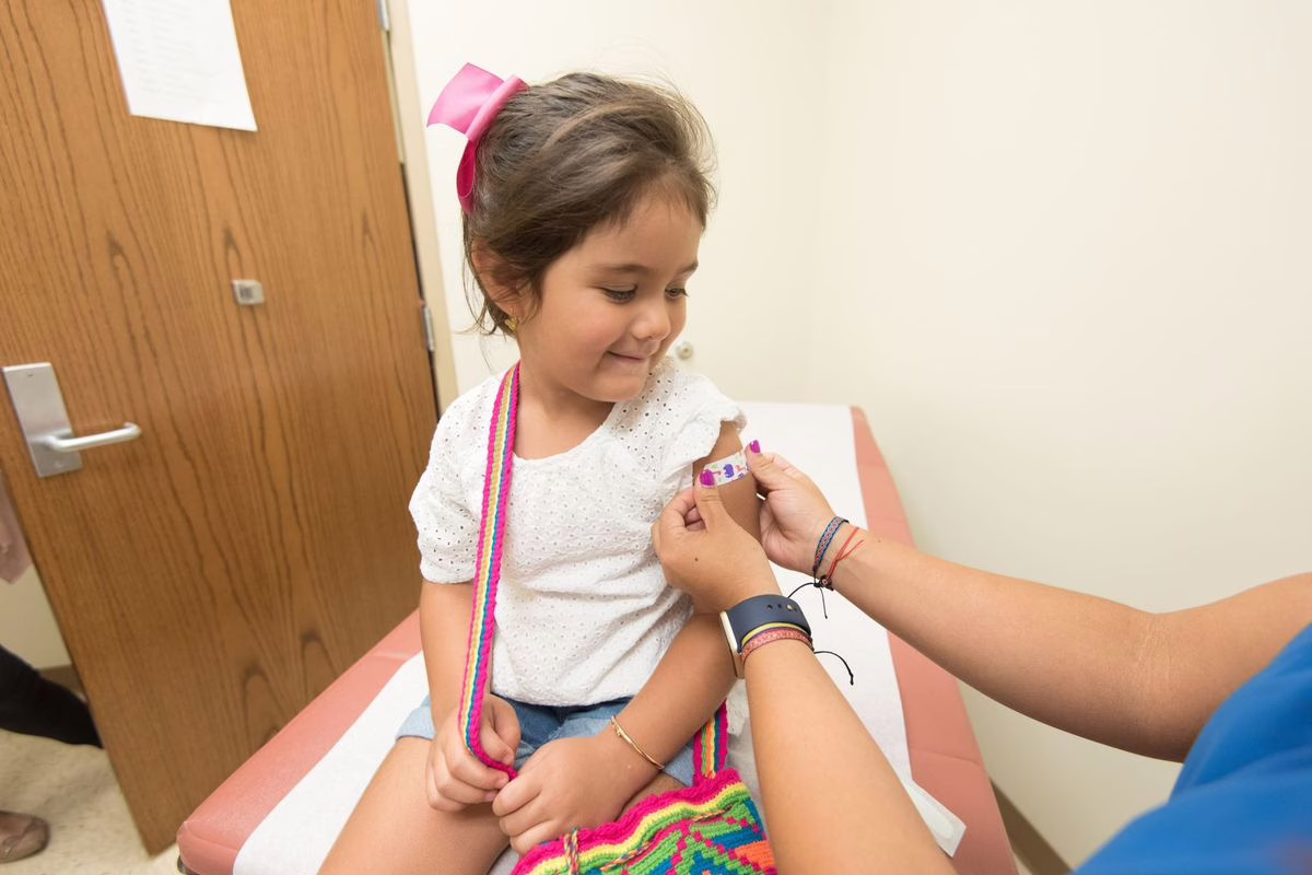 Rougeole : 873 cas en 2025, le vaccin ROR à vérifier avant l&rsquo;été