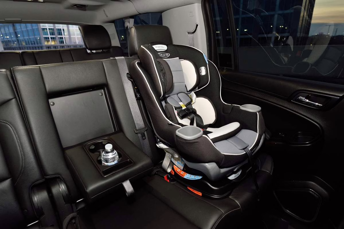 Siège auto resté au soleil : le réflexe à avoir avant d&rsquo;y installer bébé