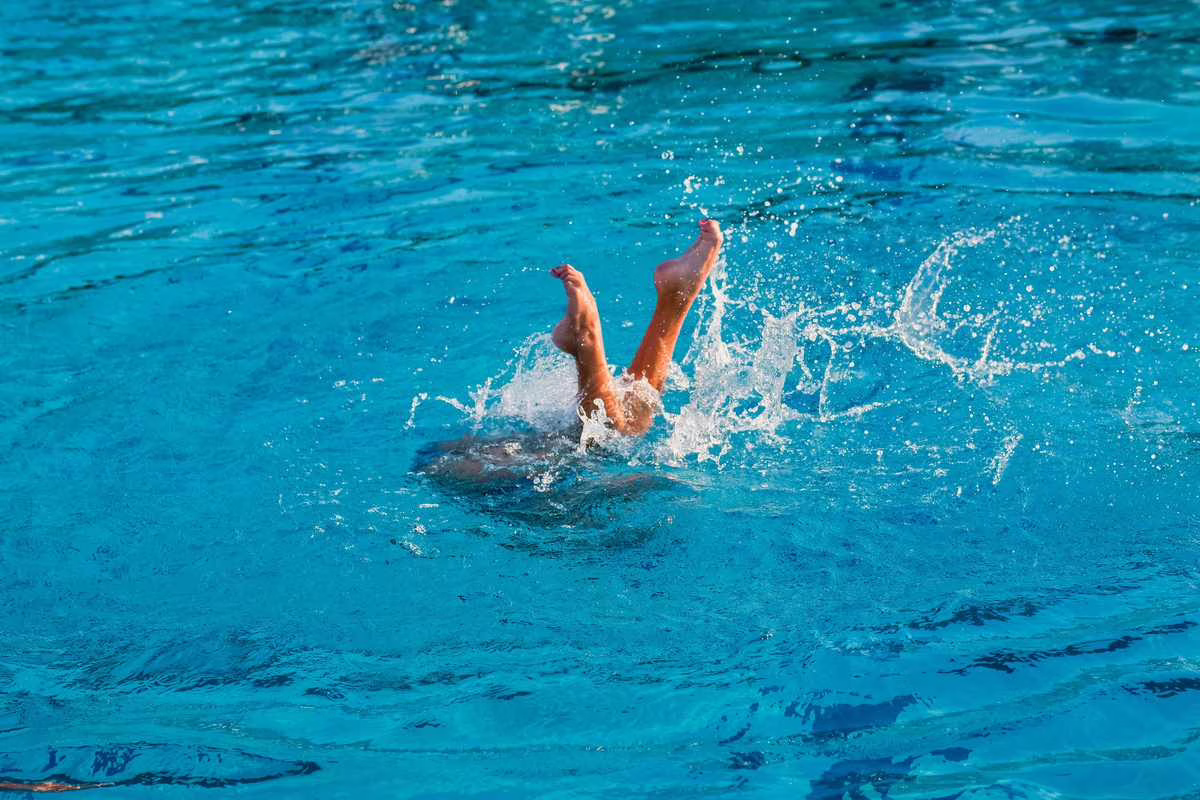 Verrues plantaires : pourquoi la piscine en distribue autant aux enfants l&rsquo;été