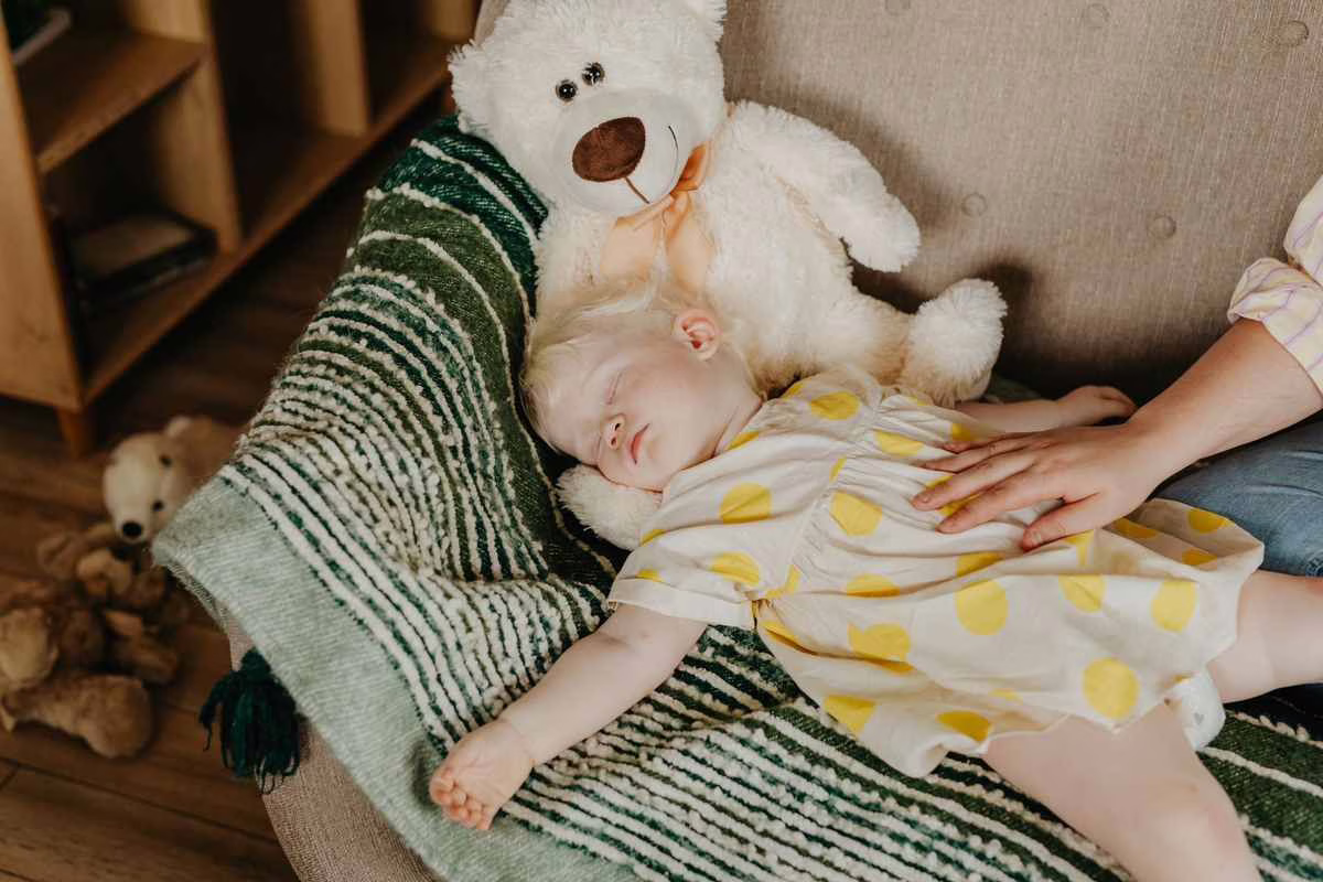 Sieste de l&rsquo;enfant en été : l&rsquo;erreur que trop de parents font sans le savoir