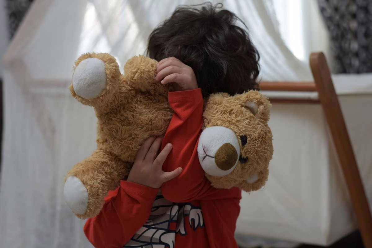 Doudou à l&rsquo;école maternelle : ce que les enseignants acceptent vraiment en petite section