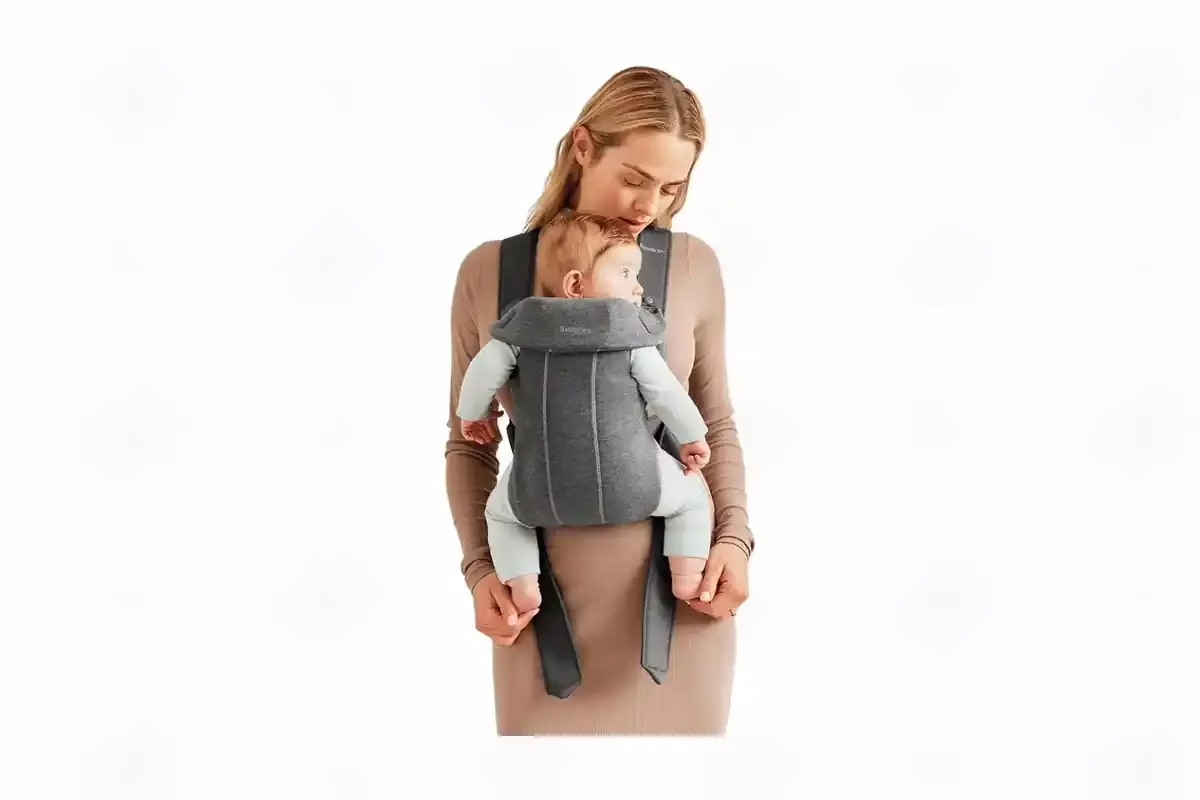 Porte-bebe naissance : lequel est vraiment physiologique