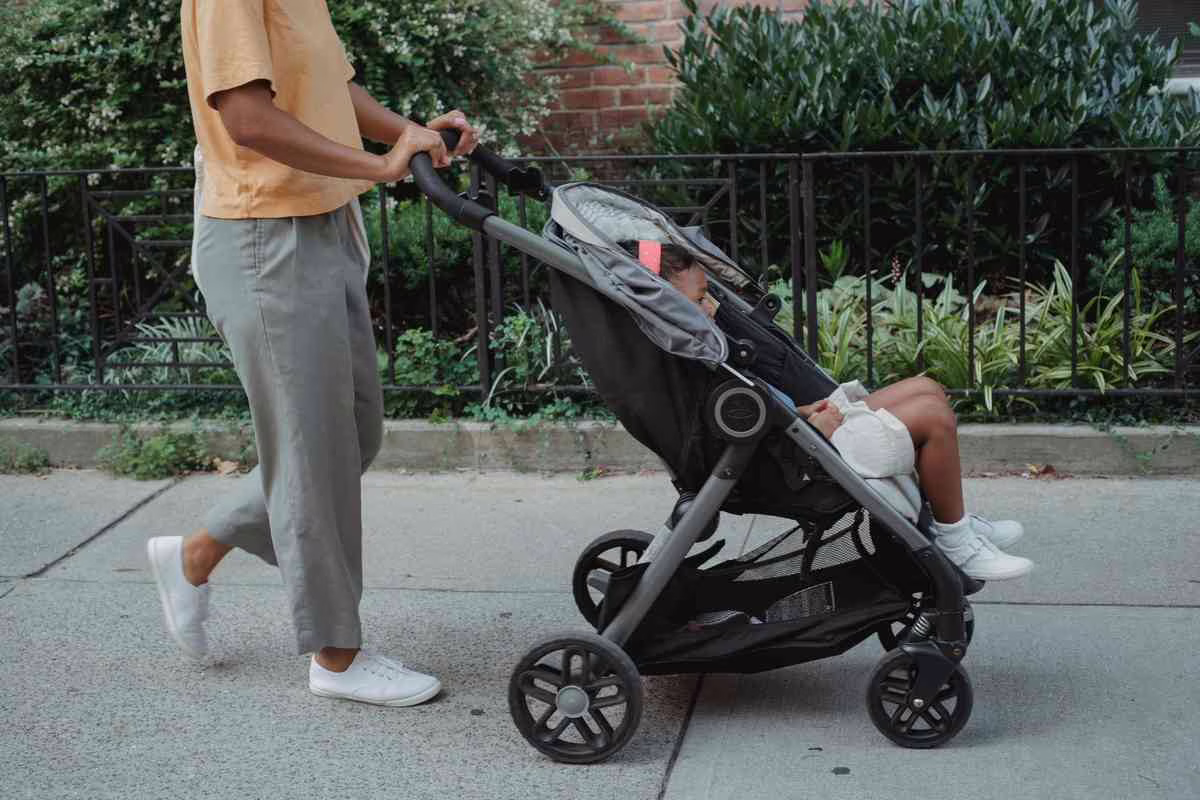 Poussette d&rsquo;occasion : le contrôle gratuit à faire avant de la remettre en service