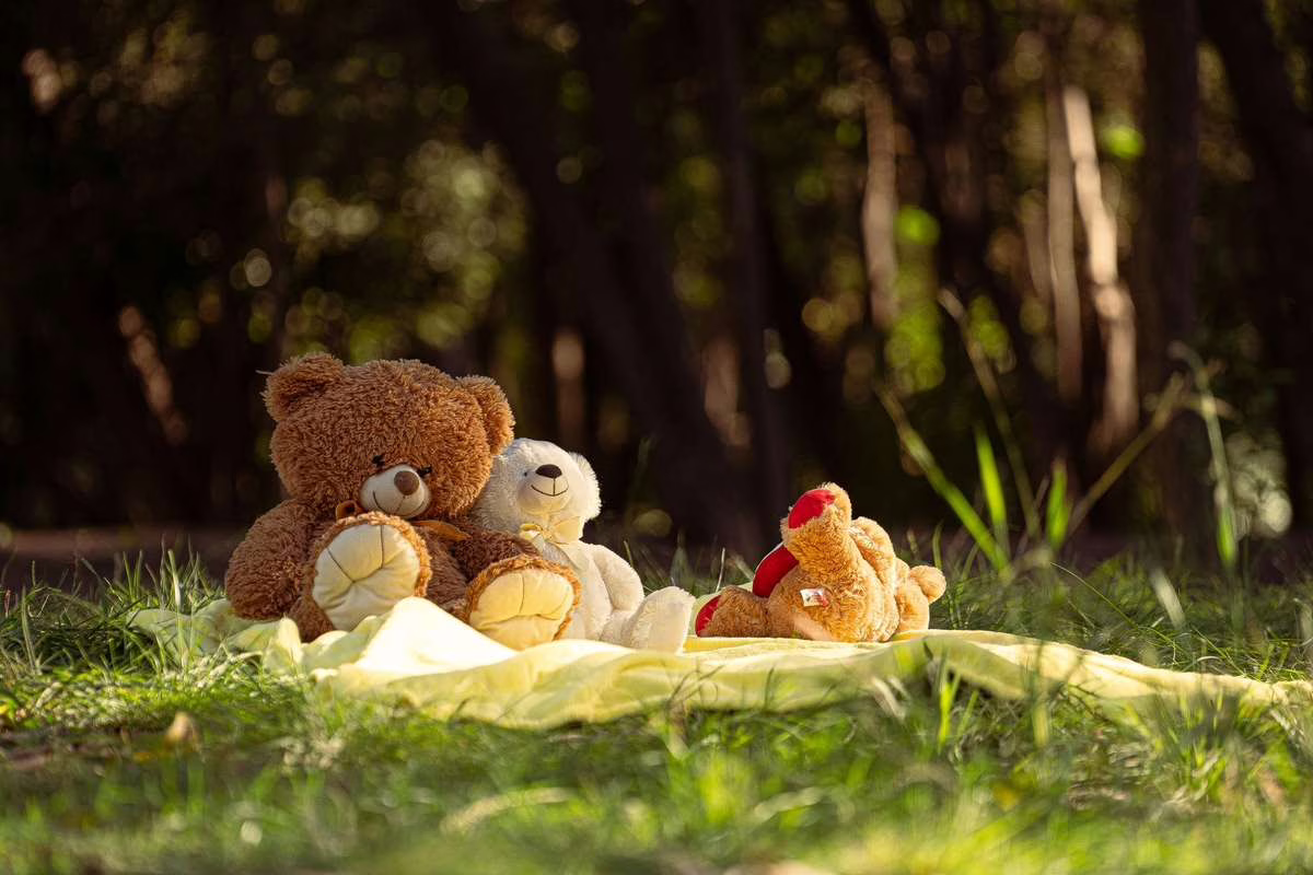Porte-clés ourson en peluche avec accessoires, rappelé pour risque d'étouffement chez le jeune enfant