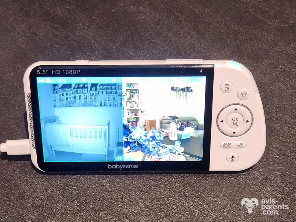 Écran du babyphone Babysense MaxView Pro posé sur sa béquille, en écran partagé