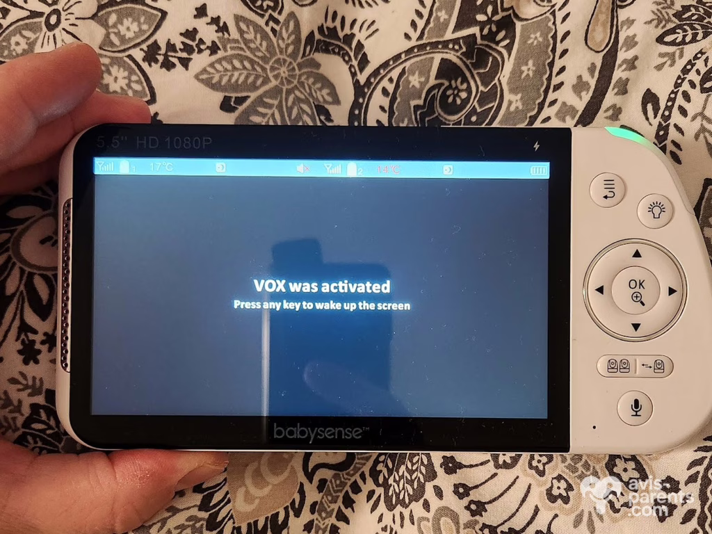 Message VOX was activated sur l'écran du babyphone Babysense MaxView Pro