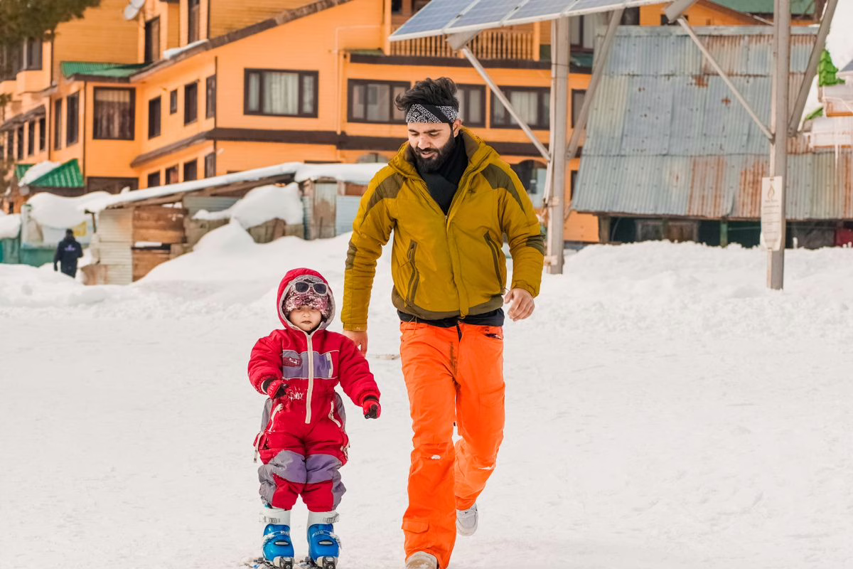 Meilleure combinaison de ski enfant 2026 : notre comparatif