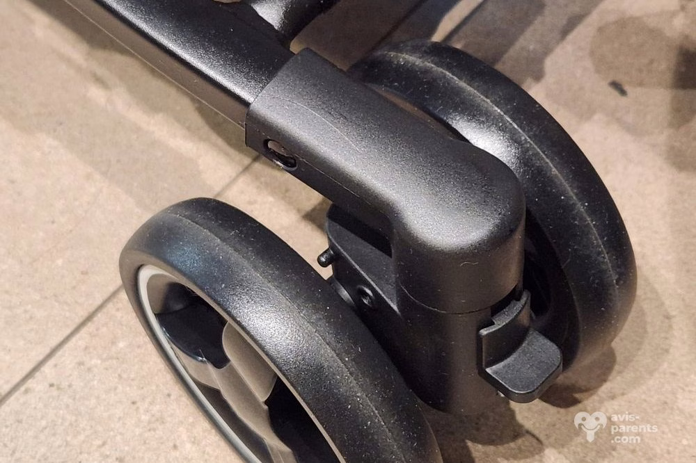 Roues avant jumelées et pivotantes de la poussette Piko